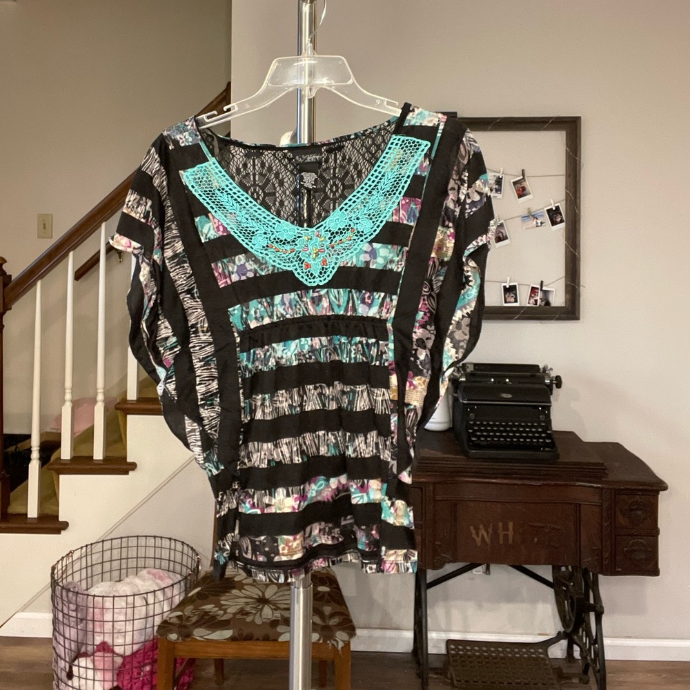 Daytrip top with lace back and faux batwing fit